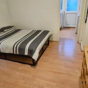 No Frills & Nothing Fancy 1 Bed Centre Apartment