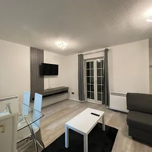 Bay With Parking Apartment