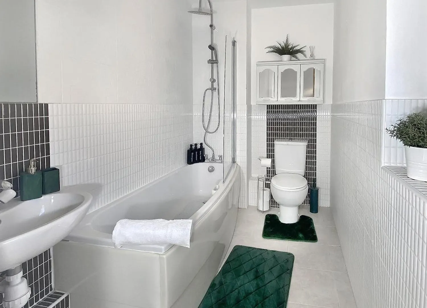 Emerald Apartment-2Bed 2Bath Cardiff Bay,City Centre Apartment