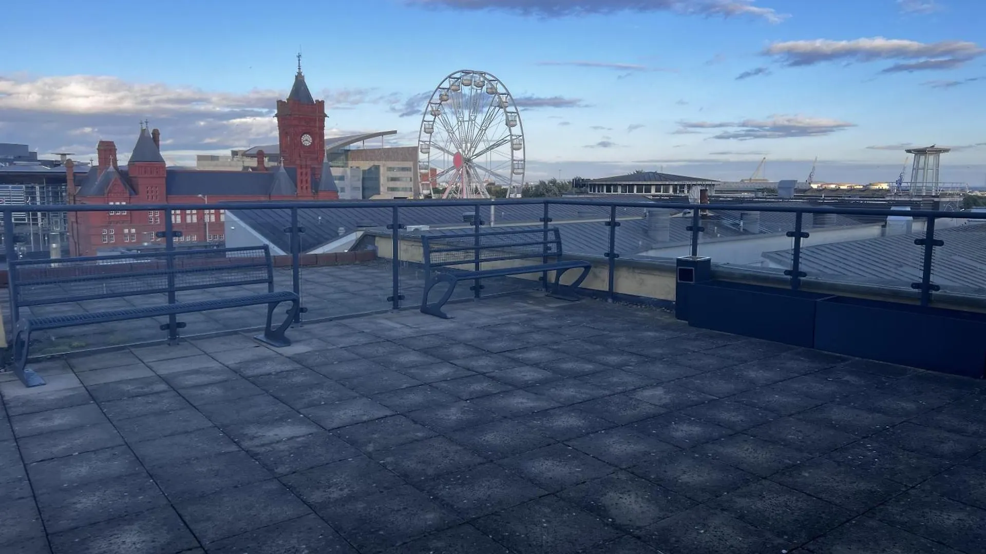 Emerald Apartment-2Bed 2Bath Cardiff Bay,City Centre Apartment